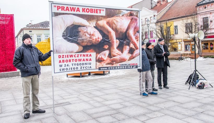 Pikieta w Wadowicach przeciwko aborcji. Są tacy, którzy poczuli się... &quot;zgorszeni&quot;