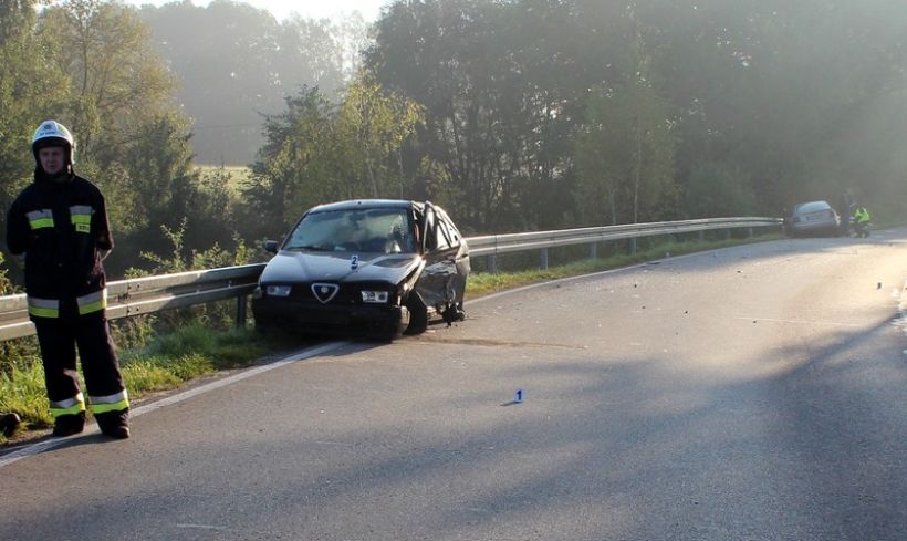 Wypadek na łuku drogi we Frydrychowicach