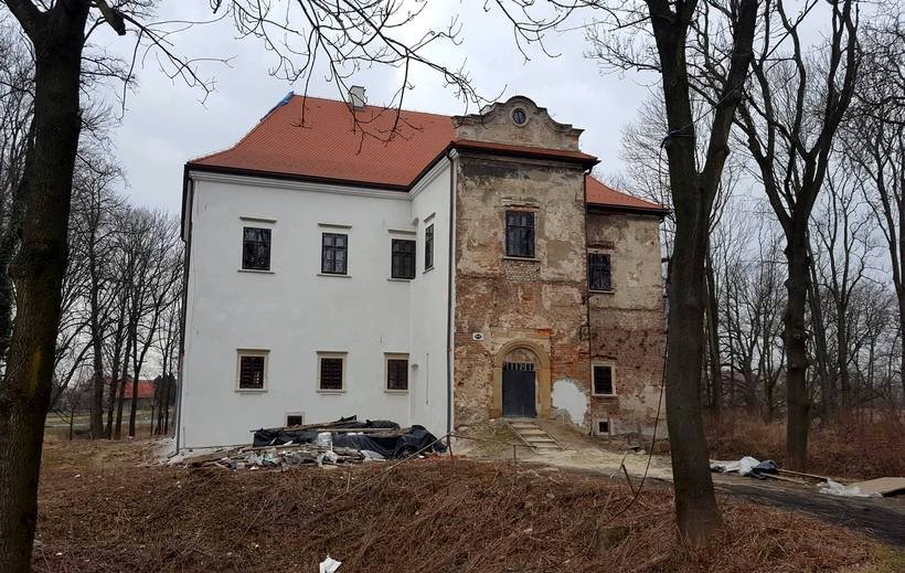 Zamek w Graboszycach pięknieje w oczach. Czego o remoncie na pewno nie wiedzieliście?