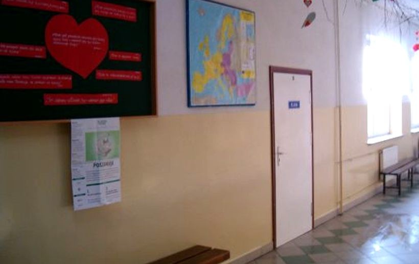 Korytarz w szkole w Zakrzowie