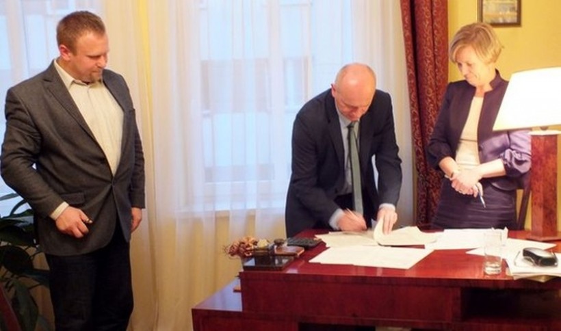W Krakowie podpisano akt notarialny dotyczący kupna działek w Brodach