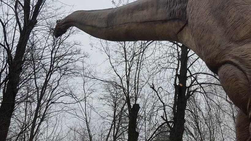 Największy ruchomy dinozaur w Polsce znajduje się w Zatorze
