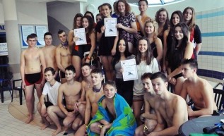 Brawo! Ponad setka młodych pływaków zakwalifikowała się do wojewódzkiej części zawodów