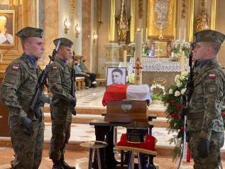 Duża uroczystość w Wadowicach. Po 77 latach żołnierz AK doczekał się godnego pogrzebu