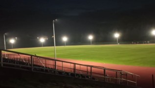 Rozświetlony stadion Kalwarianki