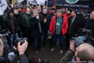 Związkowcy protestują pod kopalnią w Brzeszczach