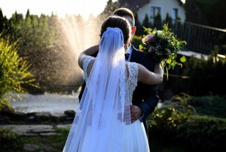 Już co trzecia osoba w Polsce deklaruje, że nie weźmie ślubu kościelnego