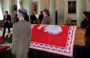 Wadowiczani osobiście oddali cześć zmarłemu tragicznie prezydentowi Lechowi Kaczyńskiemu
