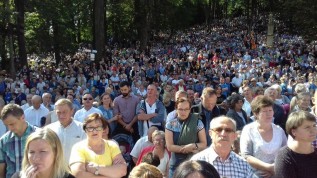 Kilkadziesiąt tysięcy osób na pielgrzymce rodzin w Kalwarii Zebrzydowskiej