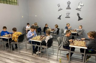 Młodzi szachiści zagrali w noworocznym turnieju