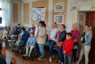 Mamy niepełnosprawnych protestowały w Andrychowie. &quot;Nasze dzieci też są ważne&quot;