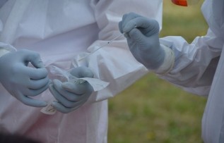 Ministerstwo Zdrowia przyznaje, zgonów w Polsce więcej z powodu pandemii