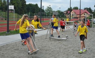 Wzorcowa siłownia przy szkole w Ryczowie