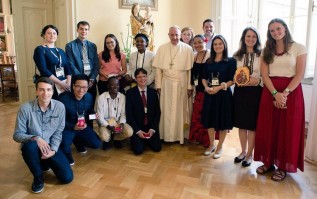 Papież zaprosił młodzież na wspólny obiad. Co podano?