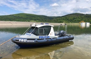 Policjanci na Jeziorze Mucharskim podali do siebie numer. Można dzwonić w razie wypadku