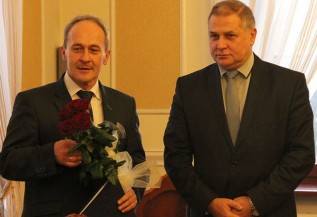 Mirosław Wasztyl, zastępna burmistrza (po lewej), to chyba najlepiej nagradzany urzędnik w powiecie wadowickim