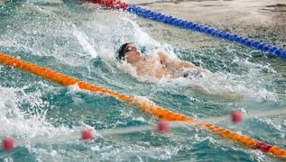 Kolejny wychowanek Karola Wadowice odnosi sukcesy w sporcie pływackim