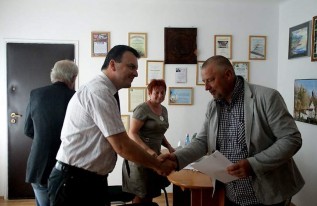 Wójt Spytkowic podpisał umowy z wykonawcami robót