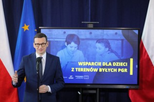Premier Mateusz Morawiecki podpisał umowę o realizacji projektu grantowego &quot;Wsparcie dzieci z rodzin pegeerowskich w rozwoju cyfrowym – granty PPGR&quot;