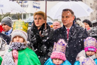 Prezydent Andrzej Duda i jego małżonka Agata na orszaku Trzech Króli w Wadowicach