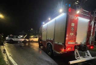 Rozbite auta, wóz strażacki w Wieprzu